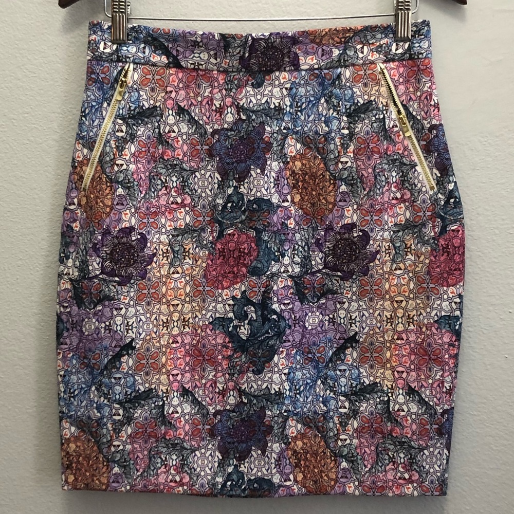 H&M multicolor pencil skirt. Like new.
